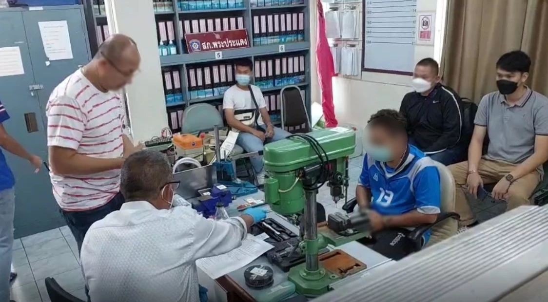 ปืนเถื่อนเกลื่อน  บุกจับยกแก๊งผลิตปืนดัดแปลง ส่งขายว่อนตลาดออนไลน์