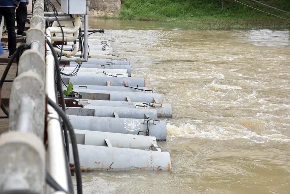 เร่งติดตั้งเครื่องมือผลักดันน้ำ ระบาดน้ำในภาคอีสานลงแม่น้ำโขง