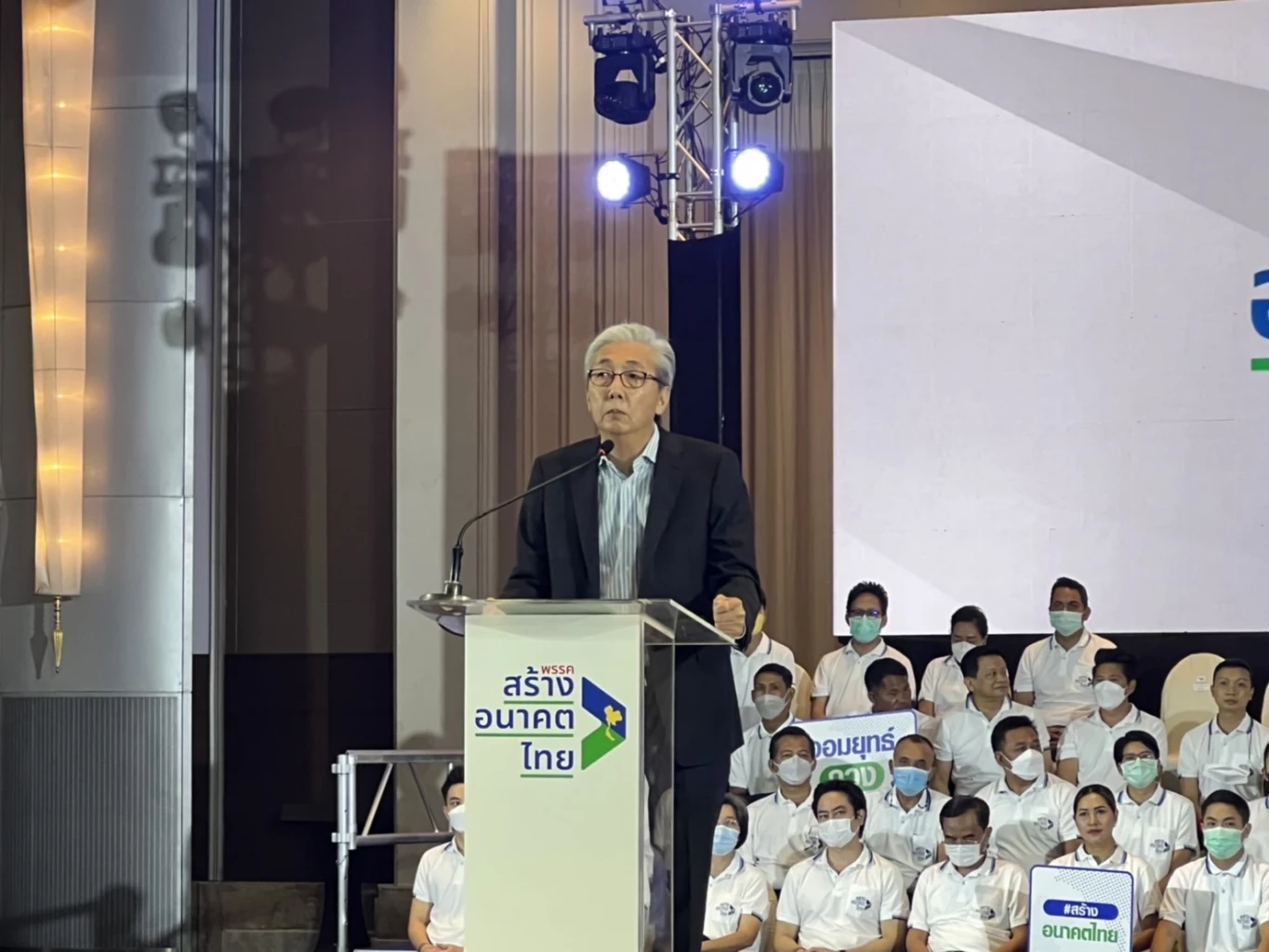 "สมคิด"ประกาศพร้อมเป็นผู้นำให้กับทุกคนย้ำเปลี่ยนการเมืองต้องแก้รธน.