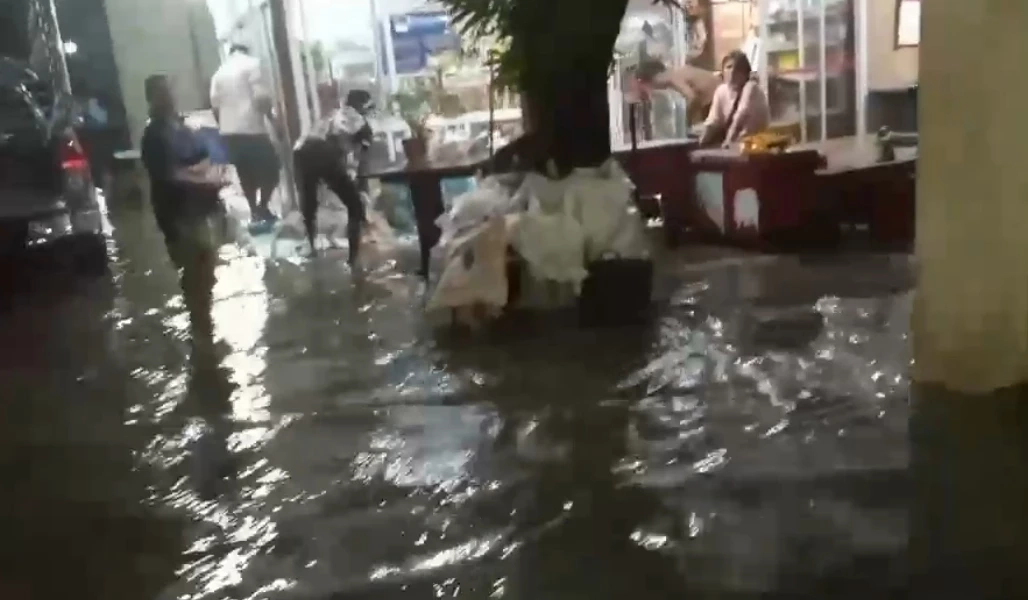 หมู่บ้านเทพประทาน ต.พรหมณี จ.นครนายก ได้รับผลกระทบจากน้ำล้นสปิลเวย์ ของโรงเรียนนายร้อย จปร.