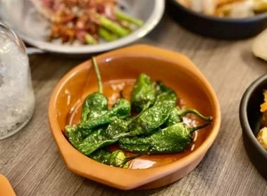 นั่งชิลล์ชมพระอาทิตย์ตก ริมแม่น้ำเจ้าพระยา “The Bar at Petit Soleil”