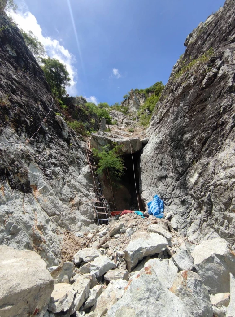 คนงานก่อสร้างพลัดตกหน้าผาแกรนด์แคนยอนเมืองไทย จ.ชลบุรี ดับคาที่ (มีคลิป)