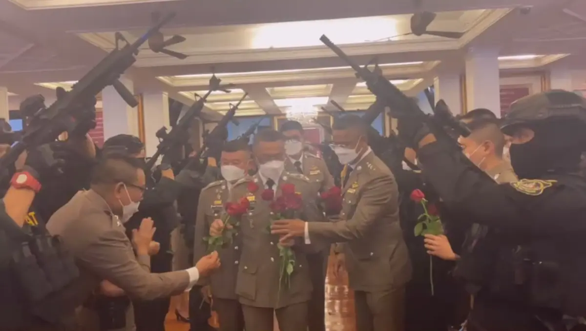 พิธีรับ-ส่งมอบหน้าที่ "ผู้บัญชาการตำรวจแห่งชาติ" คนที่ 13