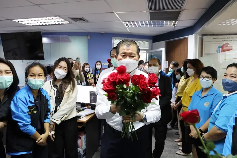 "ประชาธิปัตย์"ร่วมให้กำลังใจ"นิพนธ์"ยกเป็นตัวอย่างนักการเมืองปชต.