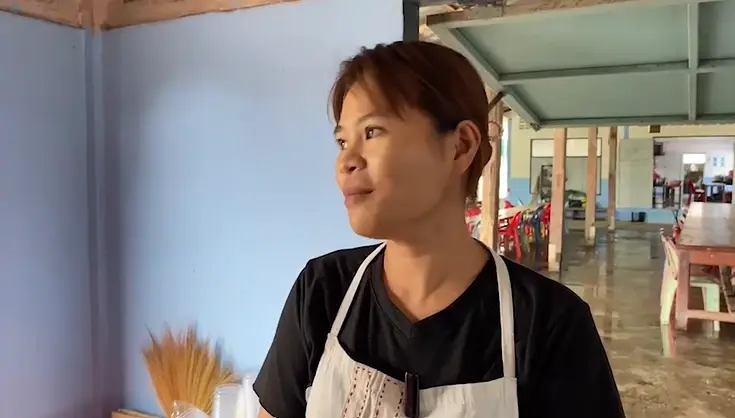 น.ส.อริสรา สระทองแพ แม่ค้าสหกรณ์ในโรงเรียน
