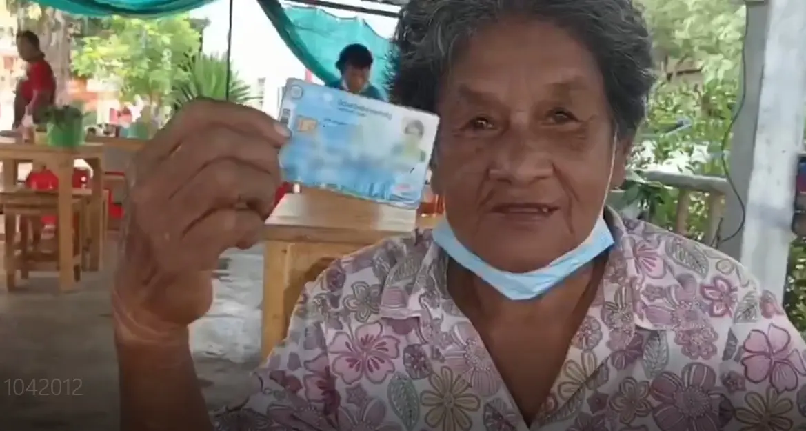 เฮได้บัตรคนจน “ยาย 71” ปั่นจักรยาน 10 กิโล กินก๋วยเตี๋ยวฉลอง