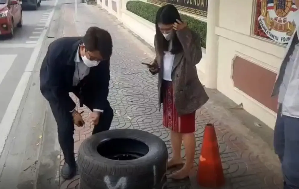 เร่งซ่อมแล้ว จนท.ลงพื้นที่ หลังถูกโวย “สายไฟรั่วโผล่กลางทางเท้า”