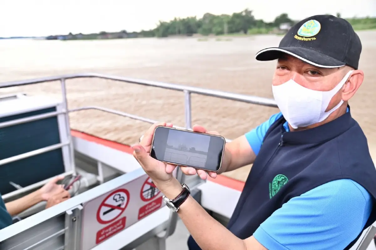 รมว.เกษตรฯ ล่องเรือเจ้าพระยา มั่นใจไม่ซ้ำรอย "น้ำท่วมปี 54"