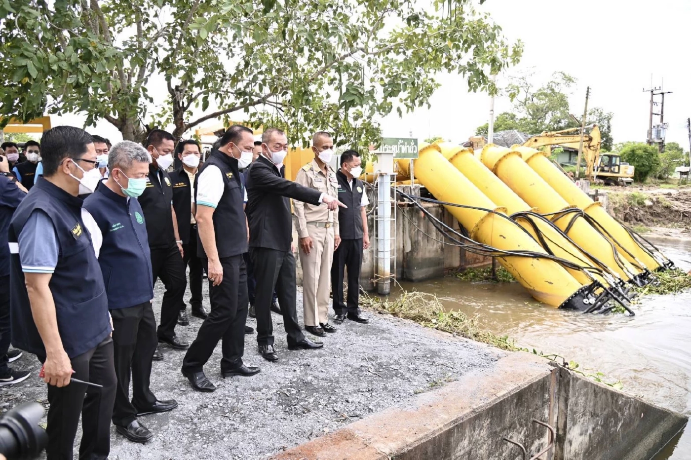  "ดร.เฉลิมชัย ศรีอ่อน" รมว.เกษตรและสหกรณ์ ลงพื้นที่ติดตามความคืบหน้าในการระบายน้ำของกรมชลประทาน