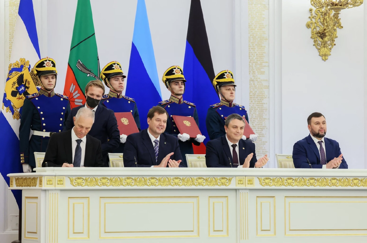 ปูตินลงนามผนวกดินแดน 4 แห่งในยูเครนเข้ากับรัสเซีย