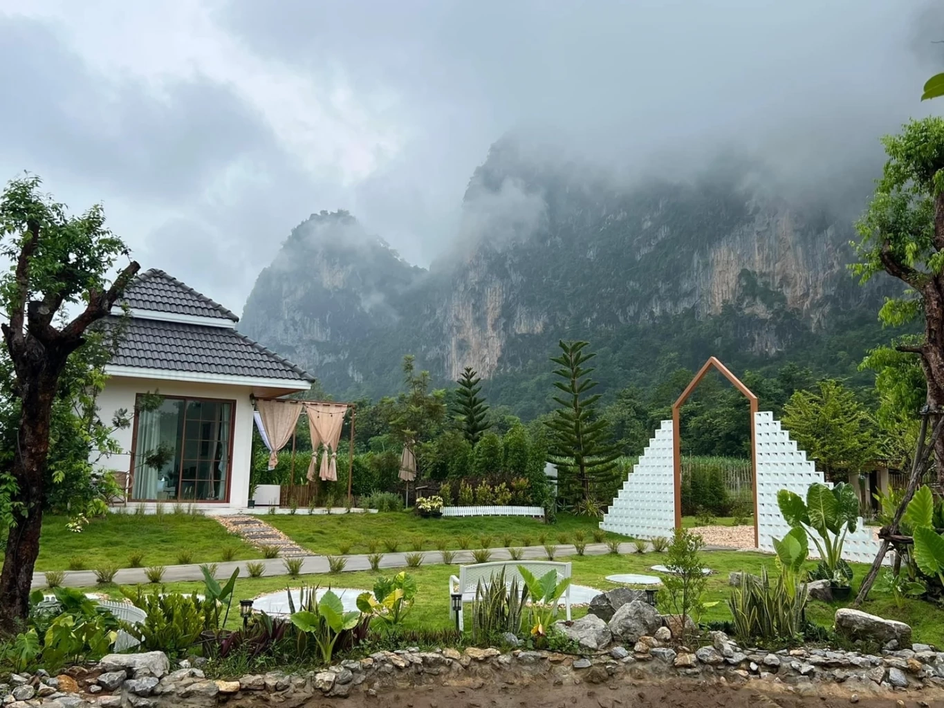 รีสอร์ทหนุ่มถูกยิงคาอ่างเคลื่อนไหว รื้ออุปกรณ์ทิ้ง สร้างความมั่นใจลูกค้า