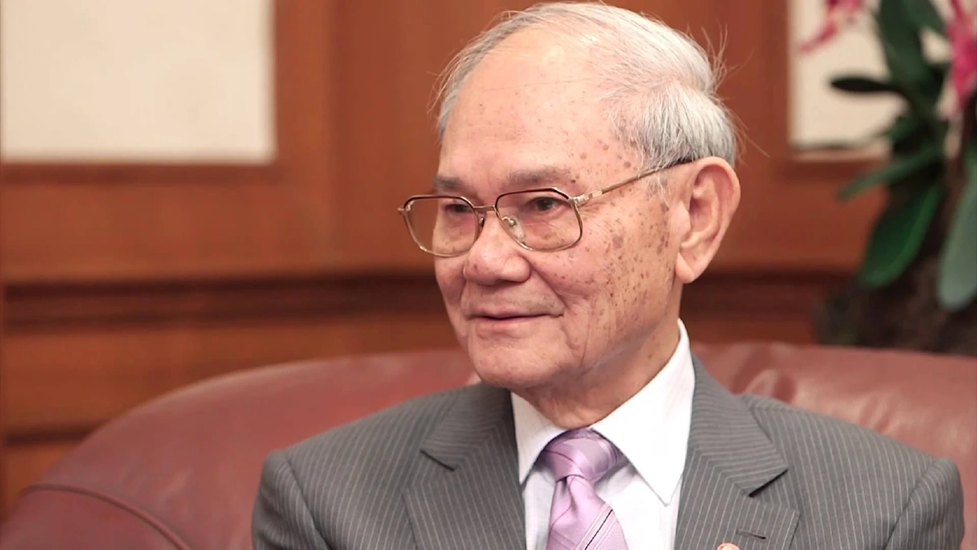 มีชัย  ฤชุพันธุ์  อดีตประธานกรรมการร่างรัฐธรรมนูญ