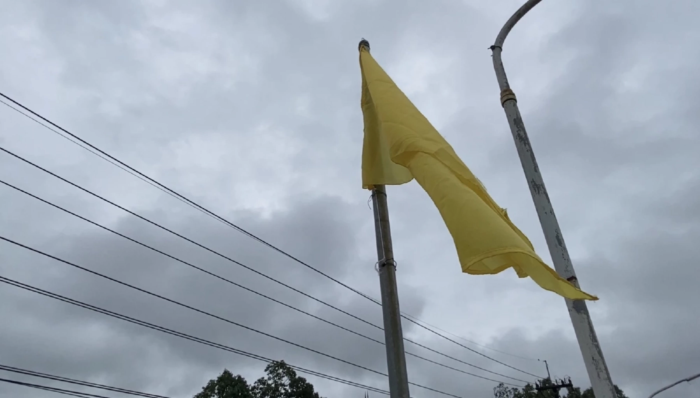 ปภ.ชักธงเหลือง เตือนน้ำท่วมเมืองจันทบุรี ให้ชาวบ้านริมน้ำขนของขึ้นที่สูง