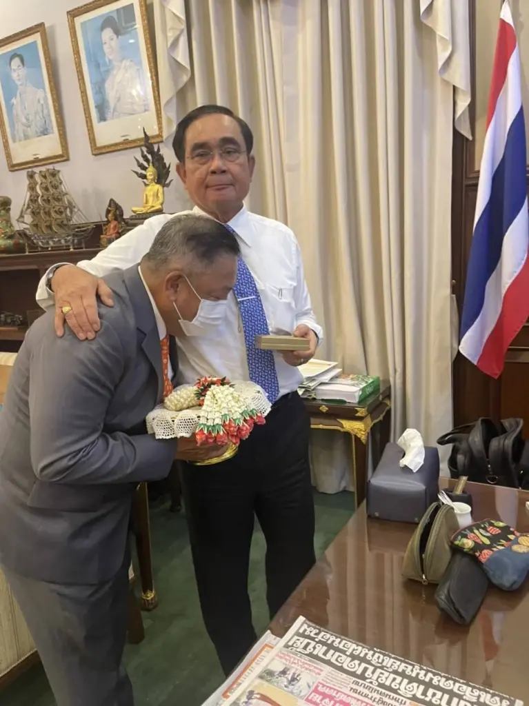 อนุทิน -ศักดิ์สยาม พาขรก.สาธารณสุขอำลา"ลุงตู่" พร้อมขอให้นายกฯโชคดี