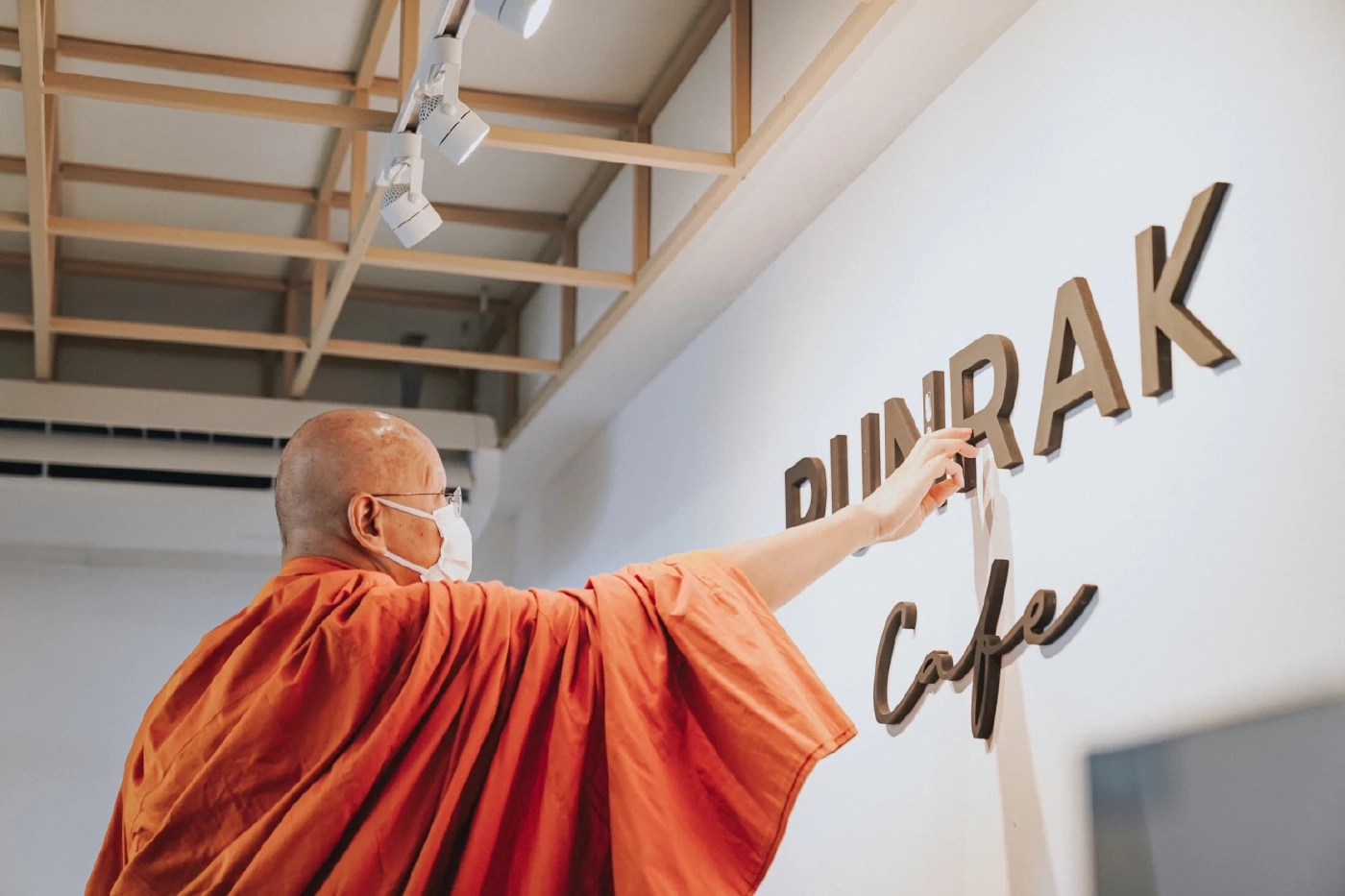 ผบ.ตร.เปิด "Punrak Cafe" ประเดิมเมนู "หนุมานปันรักษ์"