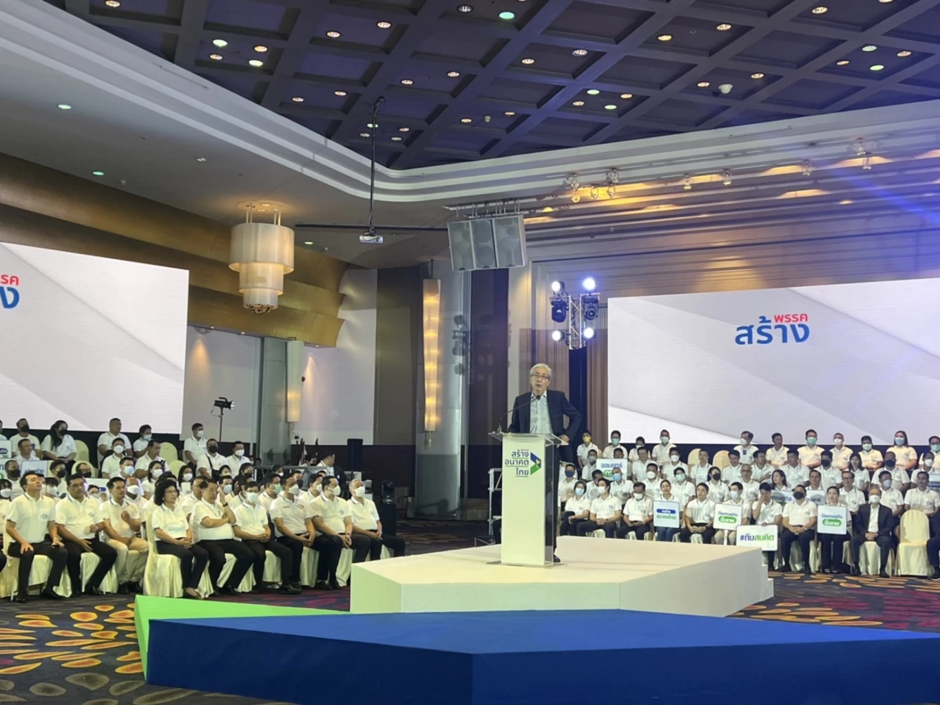 "สมคิด"ประกาศพร้อมเป็นผู้นำให้กับทุกคนย้ำเปลี่ยนการเมืองต้องแก้รธน.