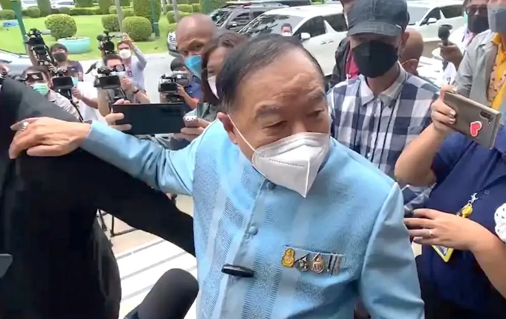 ขึ้นแท่นพรีเซ็นเตอร์คนใหม่ “บิ๊กป้อม” ชูผ้าขาวม้าซอฟต์พาวเวอร์ไทย