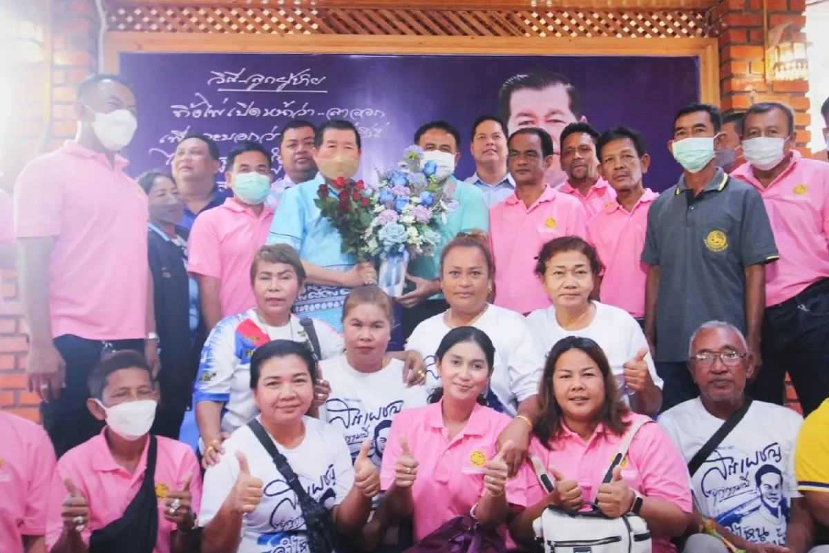 ชาวสงขลาแห่ให้กำลังใจ"นิพนธ์"หลังลาออกรมต.สู้คดีฮั้วประมูล