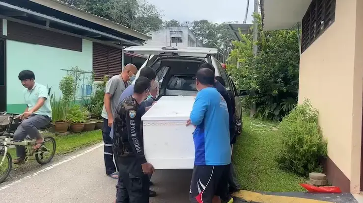 สลดซ้ำ! จนท.ป่าไม้ ถูกช้างป่าโป่งน้ำร้อน ทำร้ายจนเสียชีวิตกลางสวนลำไย