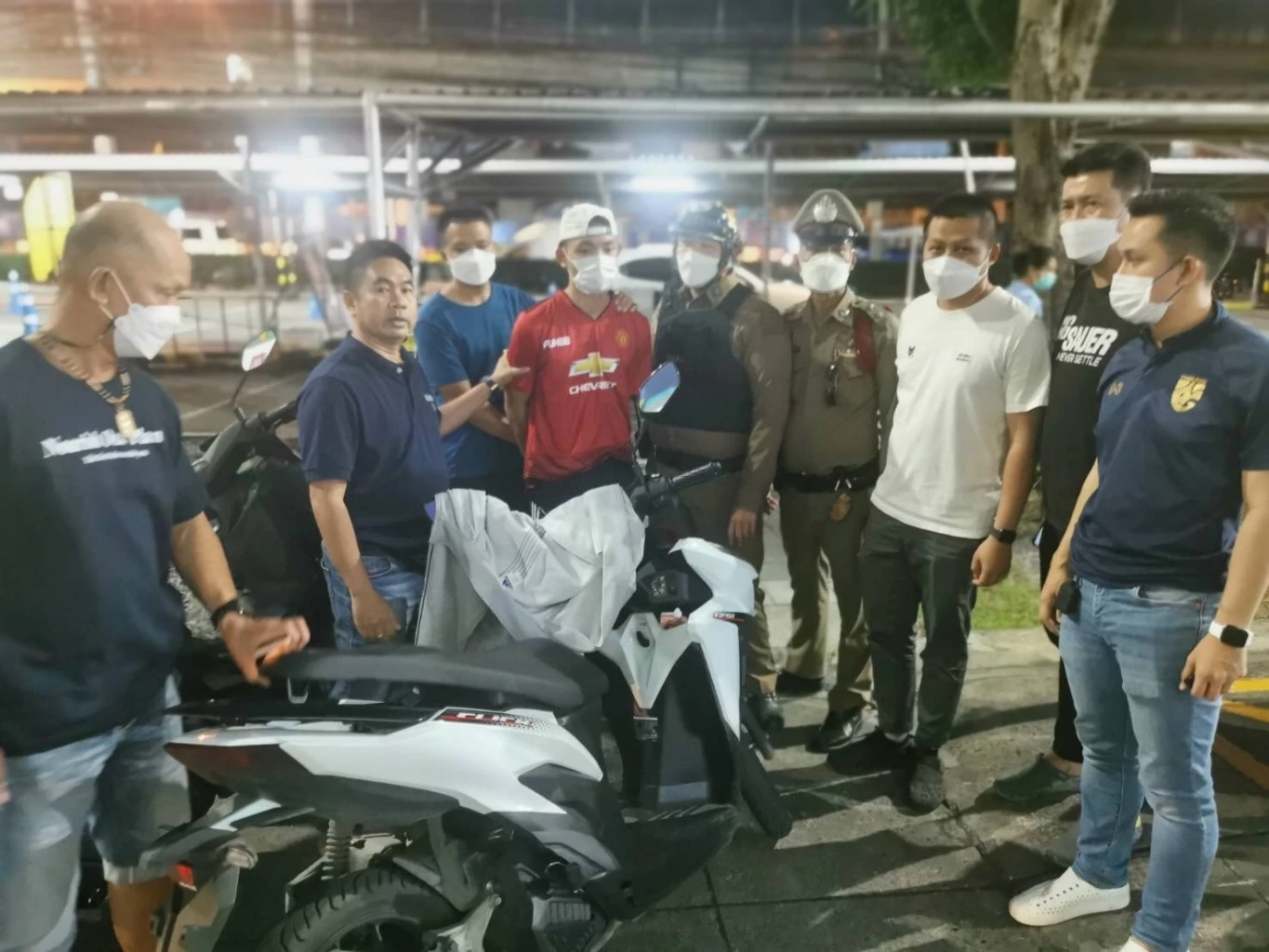 รวบจ่าอากาศ ติดพนันออนไลน์ ชิงทอง 5 บาทในห้างไอทีดัง ขณะเตรียมก่อเหตุซ้ำ