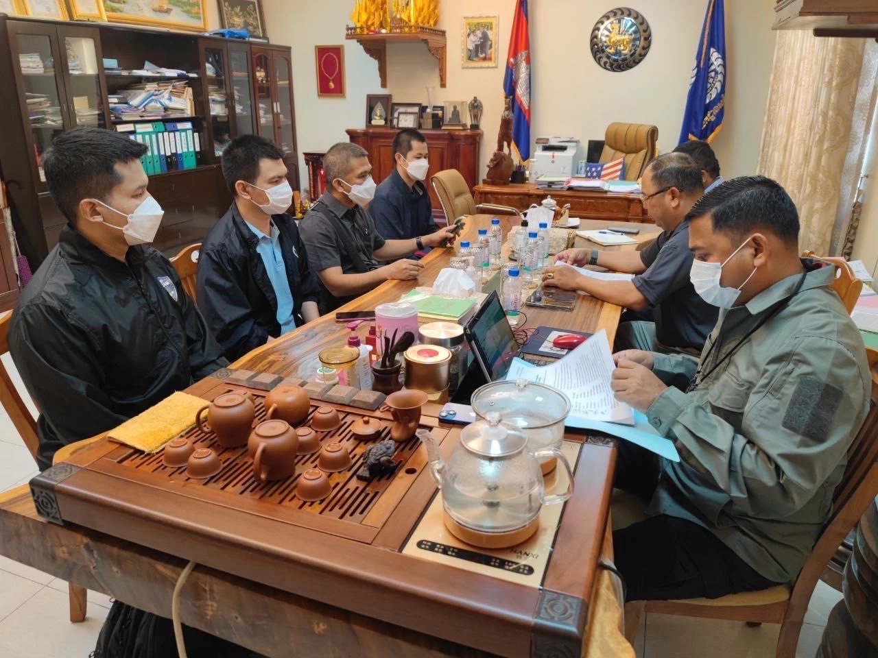 บุกทลายแก๊งคอลเซ็นเตอร์ รวบ 59 แอดมินเตรียมส่งไทย