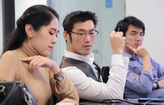 ช่อ พรรณิการ์  วาณิช  -ธนาธร จึงรุ่งเรืองกิจ - ปิยบุตร แสงกนกกุล สามแกนนำคณะก้าวหน้า