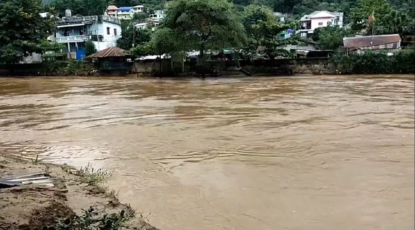 ตลาดสายลมจอยอ่วม ฝนตกหนักทำแม่น้ำสาย ทะลักท่วมซ้ำกลางดึก