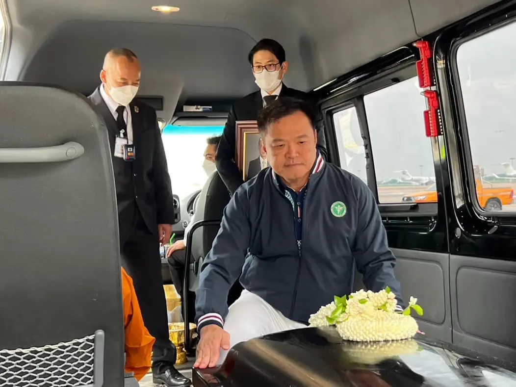 ร่าง "จุตินันท์ ภิรมย์ภักดี" ถึงไทยแล้ว "อนุทิน" ร่วมคารวะ