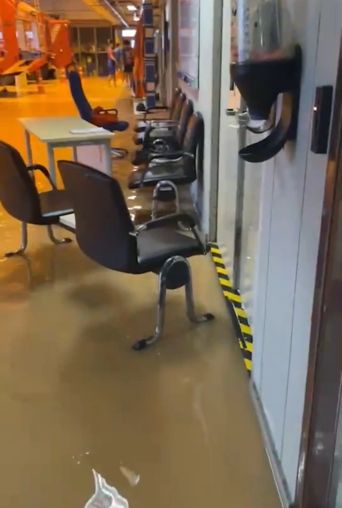 งามหน้าอีก! "วัชระ"วอนป.ป.ช.-สตง.สอบเหตุน้ำรั่วอาคารสนามบินภูเก็ต