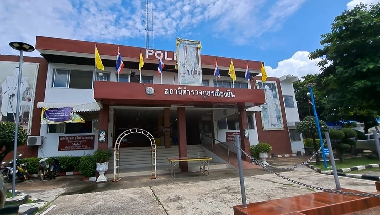 ตำรวจเชียงยืน แจ้ง 2 ข้อหาโชเฟอร์รถพยาบาลฝ่าไฟแดงชน จยย.ไฟลุก (มีคลิป)