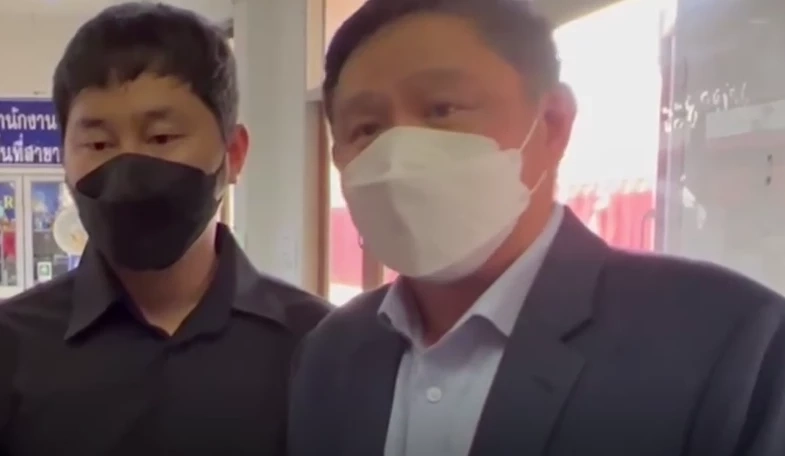 พ่อแม่ “น้องจีฮุน” เดินทางมาทำใบมรณบัตร พร้อมขอดูกล้องวงจรปิด (มีคลิป)