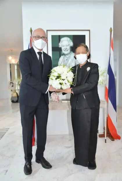 กรมสมเด็จพระเทพฯ ทรงลงพระนามแสดงความอาลัยแด่ ‘ควีนเอลิซาเบธที่ 2’