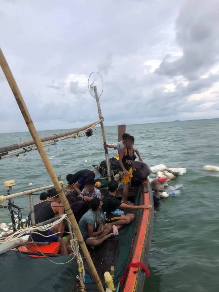 คืบหน้า ” โรฮิงญาเรือแตก” ลอยคอกลางอันดามัน พบเพิ่มอีก 41 ชีวิต สภาพหิวโหย