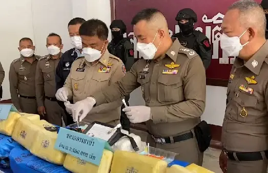 ผู้ว่าฯแพร่ ร่วมตรวจสอบยาบ้ากับพล.ต.ท.ปิยะ