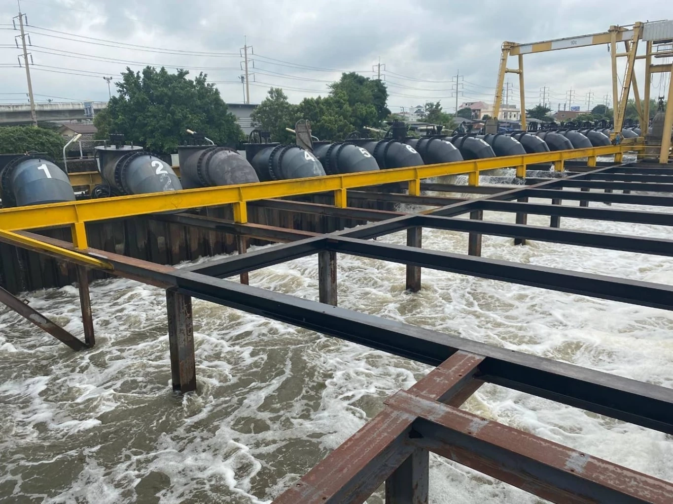 รังสิต ประกาศ "ธงแดง" ระดับน้ำอยู่ในเกณฑ์เสี่ยงอันตรายสูงสุด