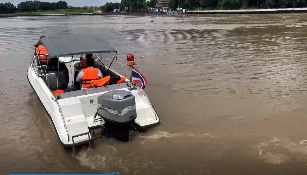 สาวขับเรือท่องเที่ยว เปิดนาทีชีวิตคนขับเรือลากจูงล่มกลางแม่น้ำ (มีคลิป)