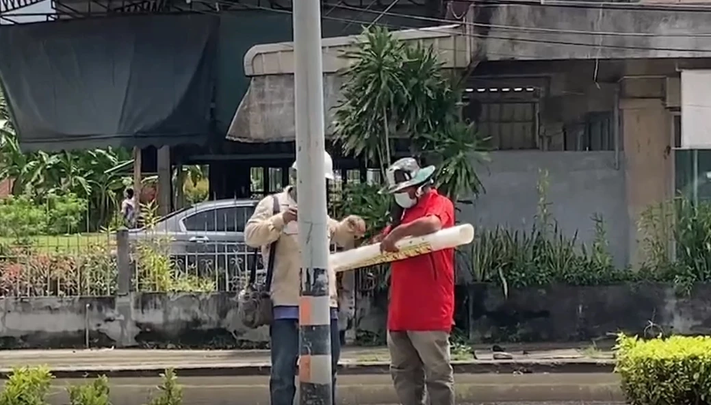 “น.ศ.หนุ่ม” เปิดใจเล่านาทีชีวิต หวิดดับ ถูกไฟดูดกลางถนน ”น้ำท่วมระยอง”