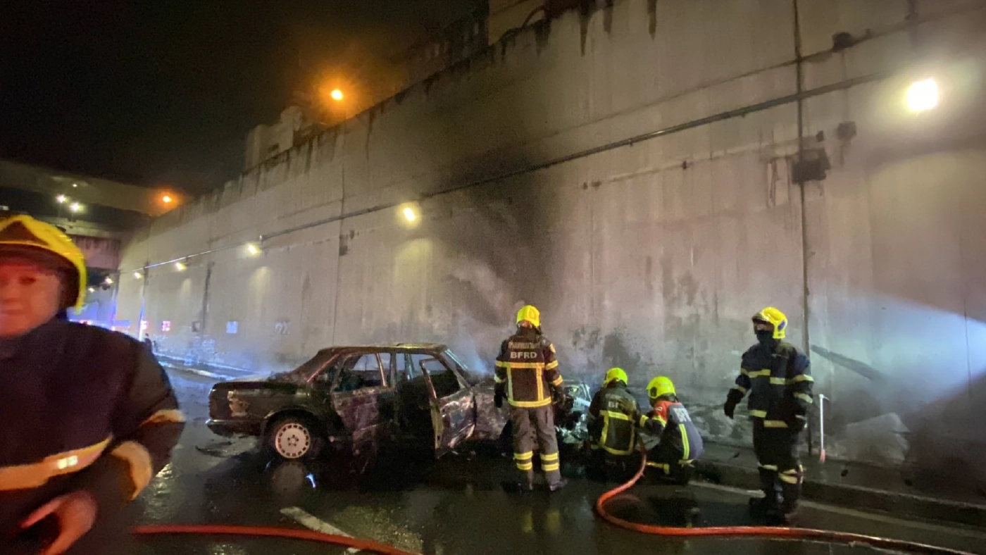 ระทึก เบนซ์คลาสสิค ไฟไหม้กลางอุโมงค์เกษตร หนุ่มขับรอดตายหวุดหวิด