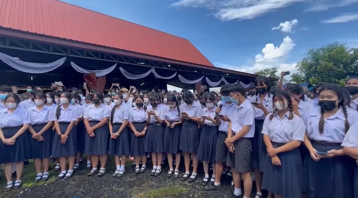 มหัศจรรย์เผาร่าง "น้องฟิล์ม" เพื่อน - สุพรรษา ร่วมร้องเพลงอาลัย (มีคลิป)