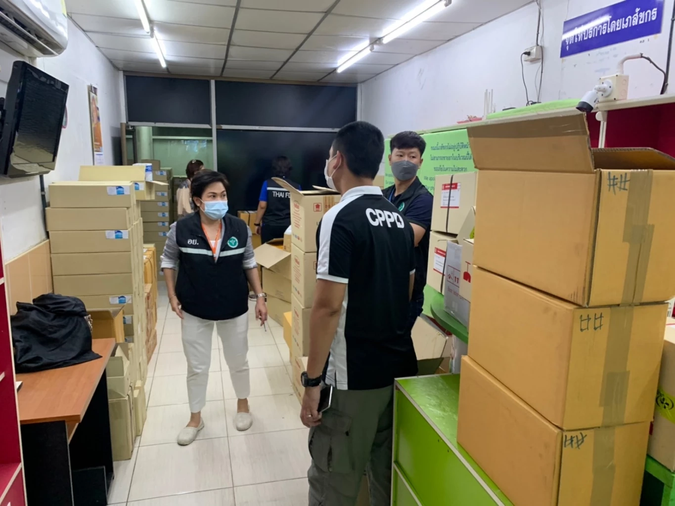 ปคบ.-อย. จับร้านขายยาลอบขายยาแก้ไอ“ฝาแดง”กลุ่มวัยรุ่น