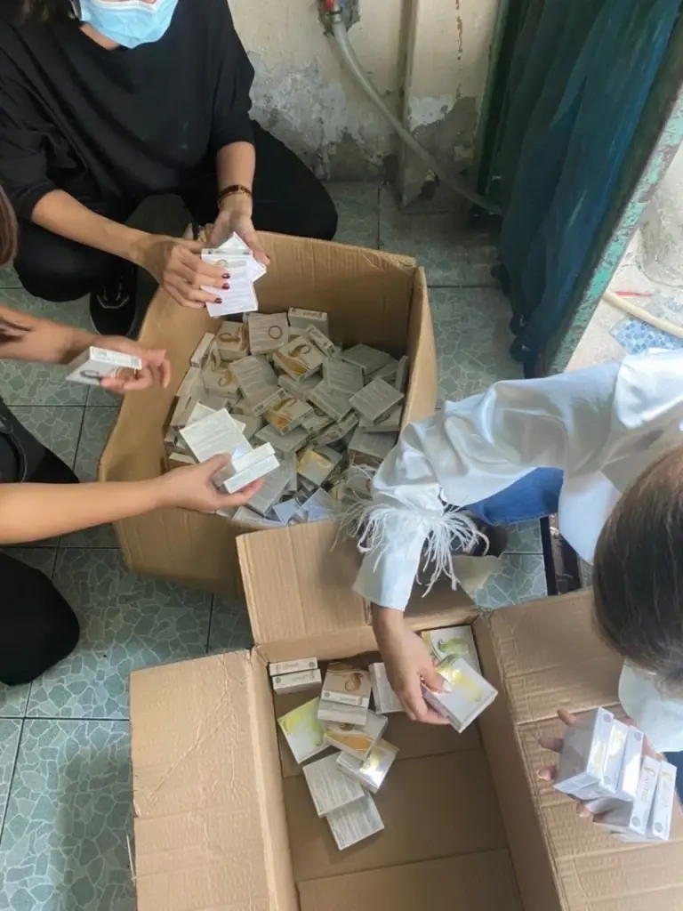 จับพ่อค้าจีน-สาวไทยลอบขายเครื่องสำอางปลอม มูลค่า 40 ล้านบาท