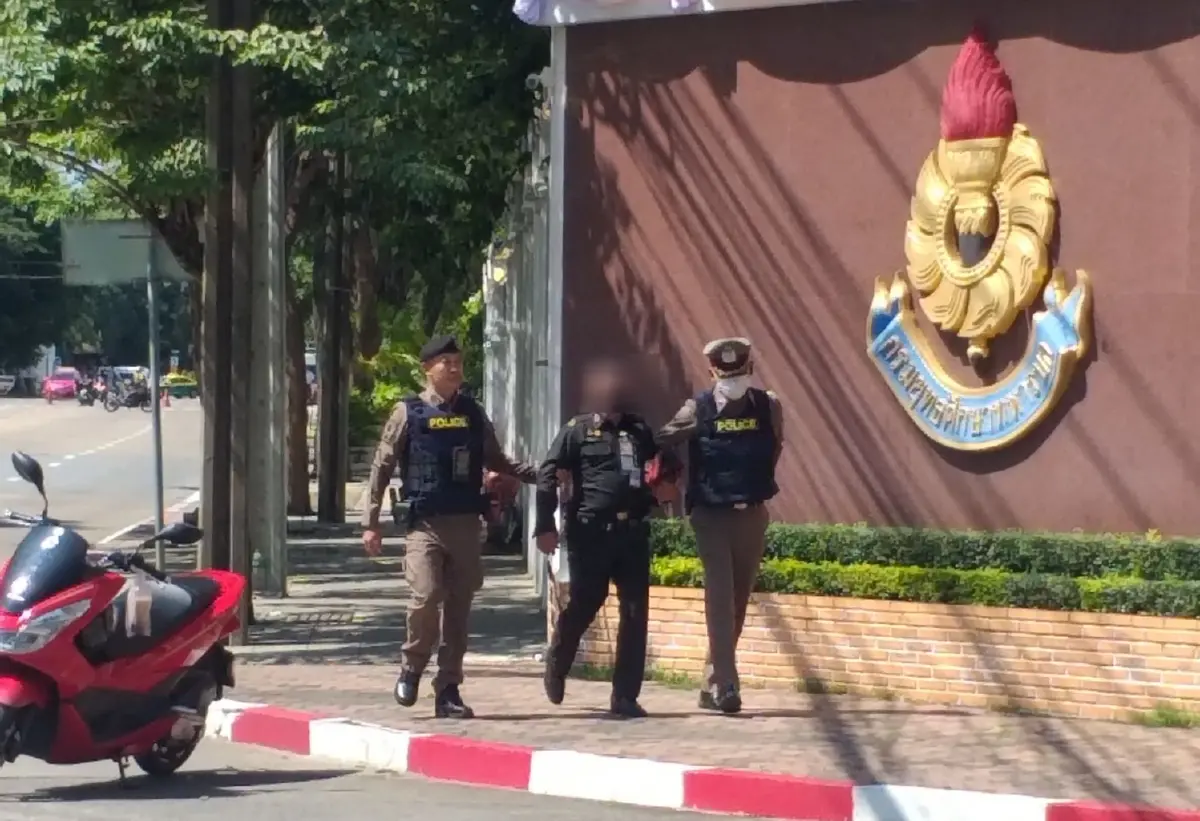 เปิดวินาทีรวบ "จ่าคลั่ง" กราดยิงในวิทยาลัยการทัพบก ดับ 2 เจ็บ 1 (มีคลิป)