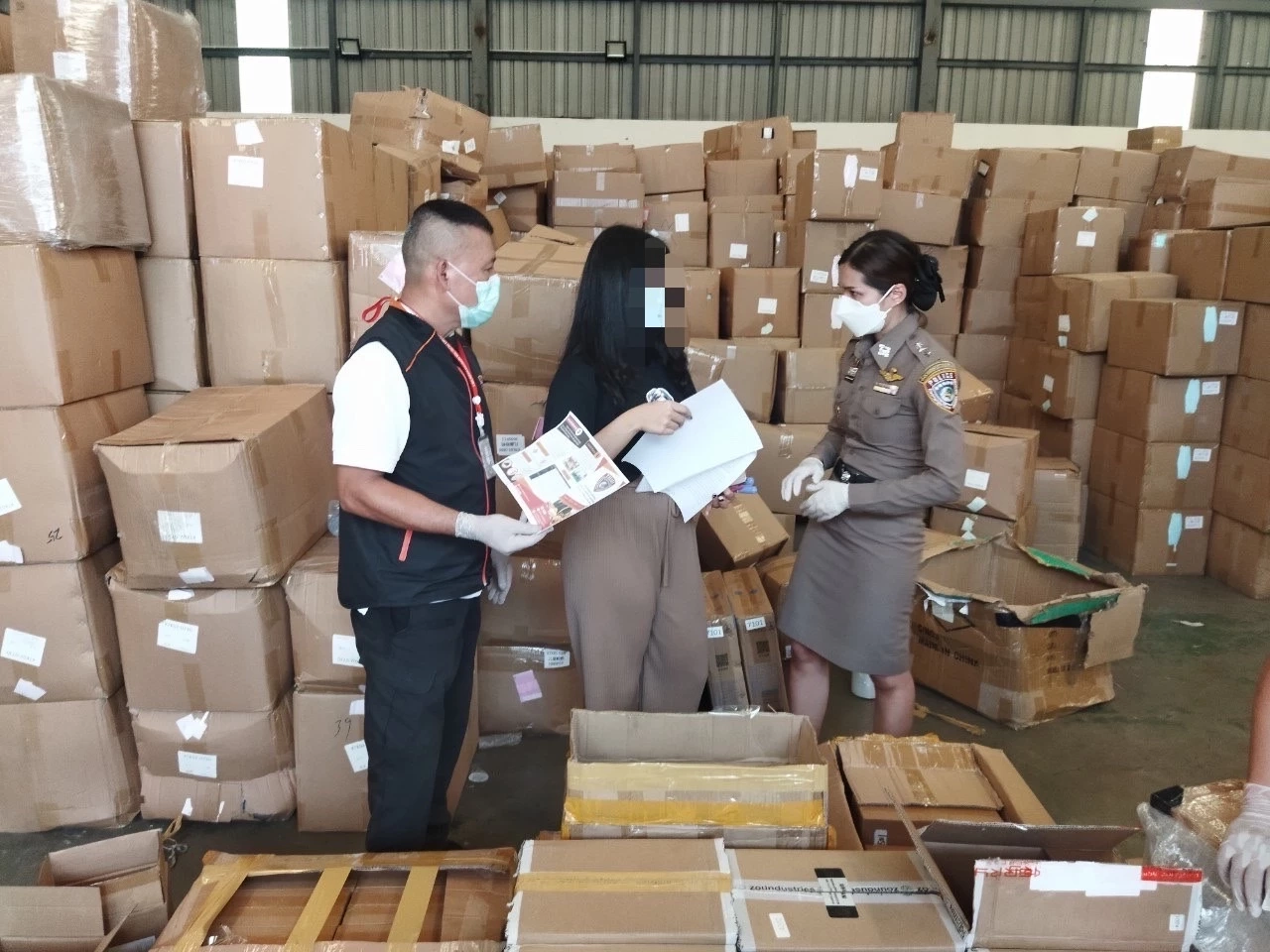 บุกทลายโกดังลอบนำเข้า "ลำโพง Marshall" ปลอม มูลค่ากว่า 3 ล้าน