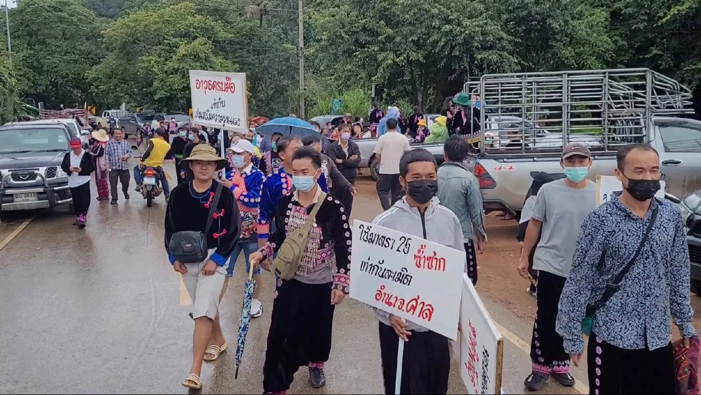 ชาวม่อนแจ่ม ขอให้พิสูจน์สิทธิ ตามมติครม. 2542