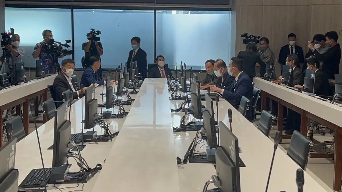 ฝ่ายค้านเกาะติดศาลรัฐธรรมนูญวินิจฉัยนายก 8 ปี