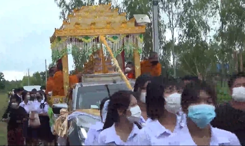 “น้องฟิล์ม” สิงร่างทรงบอกลาช้างคู่ใจ พ่อแม่รับยังทำใจไม่ได้ (มีคลิป)