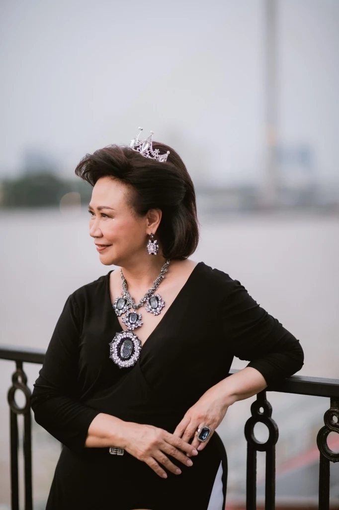 'ชาลอต โทณวณิก' จัดใหญ่คืนมงลง เซเลบระดับเอลิสต์ตบเท้าร่วมงานแน่น