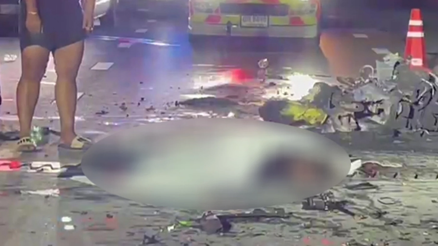 ลูกชายเอ๋ เชิญยิ้ม เสียชีวิตคาที่หลังซิ่งบิ๊กไบค์ชนท้ายรถบรรทุกพ่วง