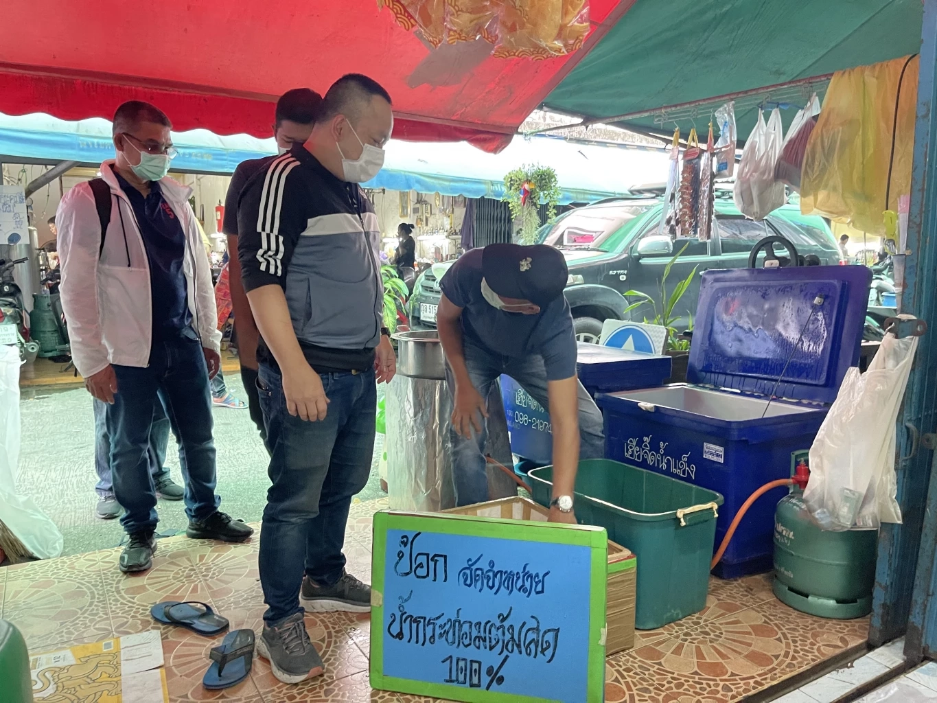 ปคบ.-อย. จับร้านขายยาลอบขายยาแก้ไอ“ฝาแดง”กลุ่มวัยรุ่น