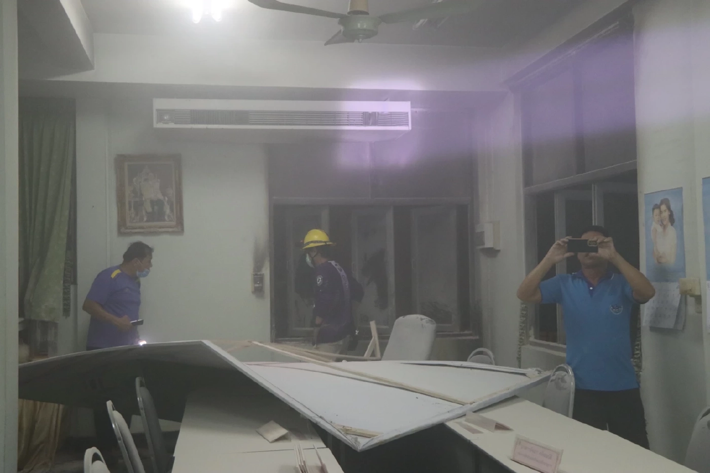 ไฟไหม้ “ห้องประชุมกกต.” กำแพงเพชร จนท.เร่งควบคุมเพลิง หวิดวอดทั้งหลัง